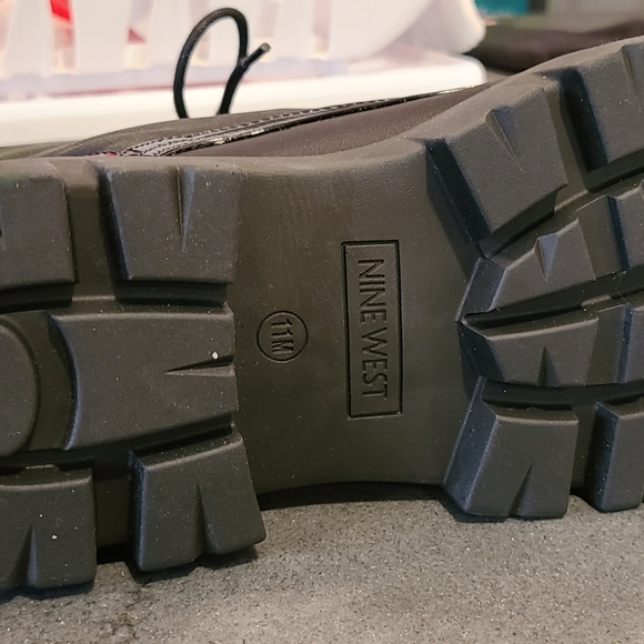 NINE WEST Women's Obri2 Black Patent Ankle Boot Size 11 - Picture 6 of 11